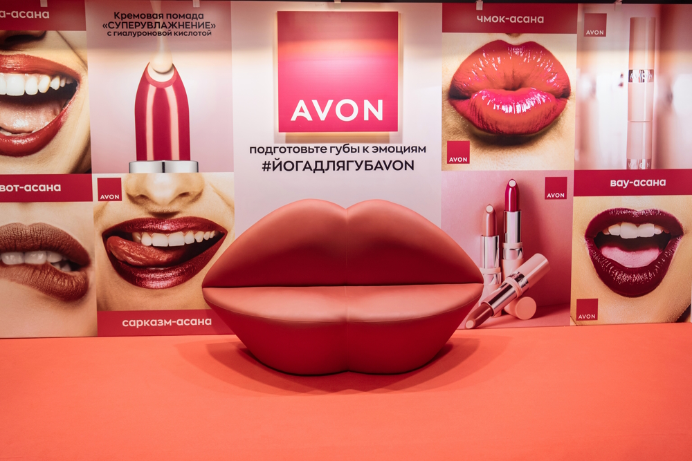 Новый тренд «Йога для губ» был запущен на премьере комедии «Адам и Ева».