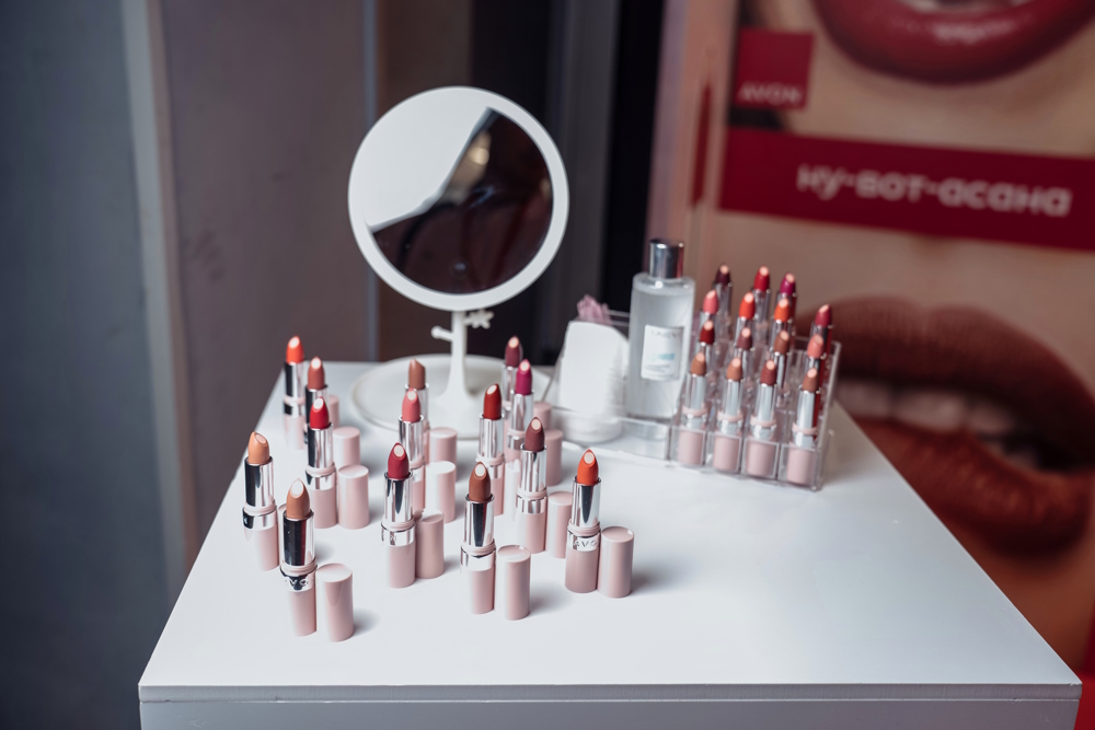 Новый тренд «Йога для губ» был запущен на премьере комедии «Адам и Ева».