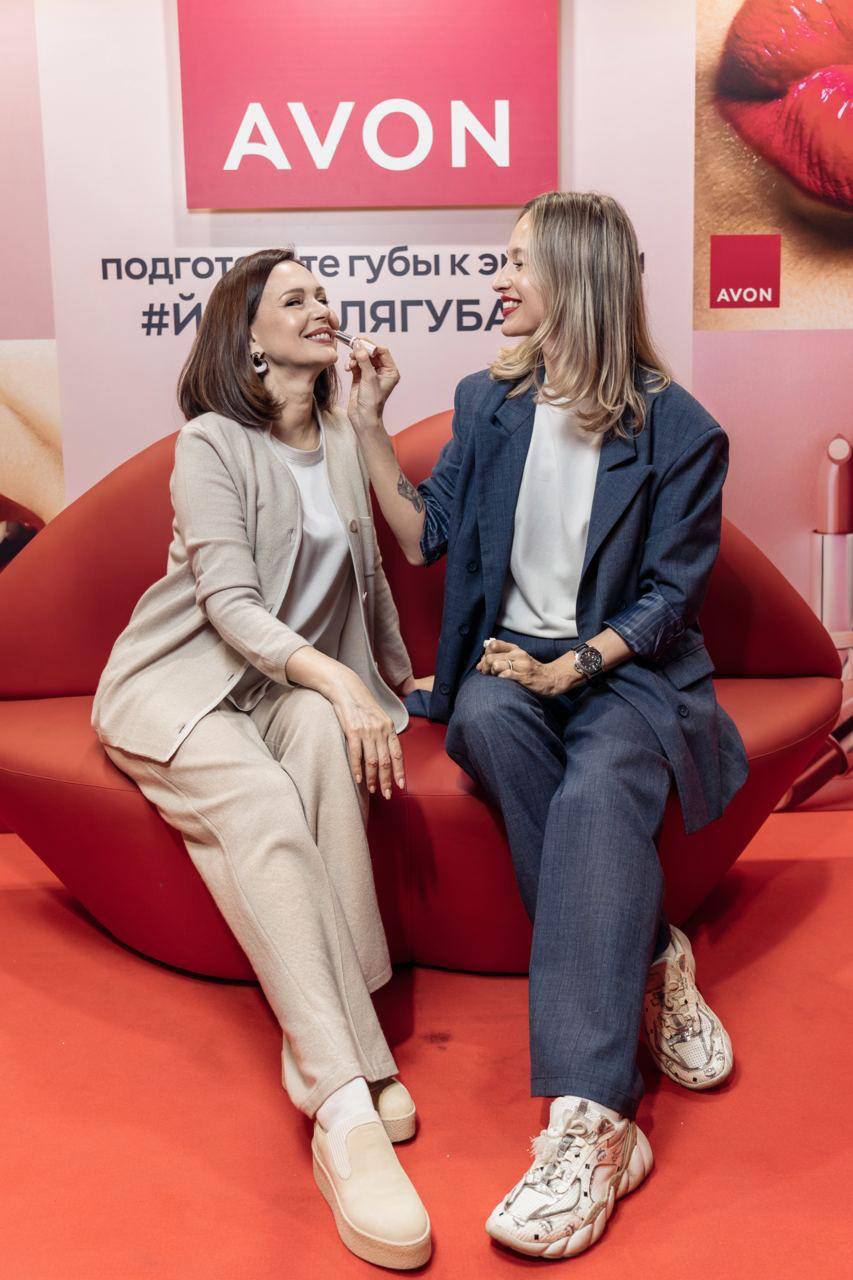 Новый тренд «Йога для губ» был запущен на премьере комедии «Адам и Ева».