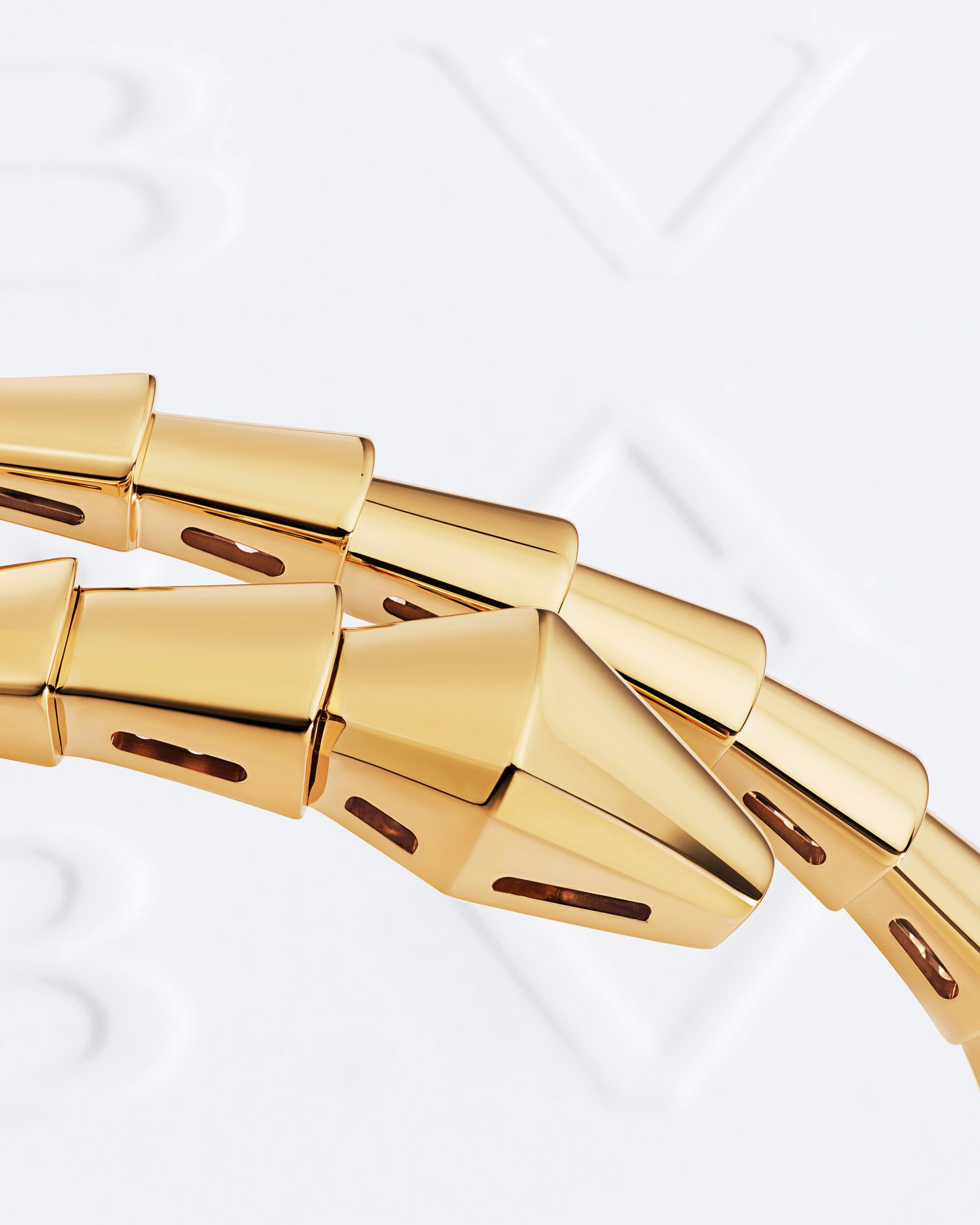 Истинное «я»: обновленная линия Bulgari Serpenti Viper